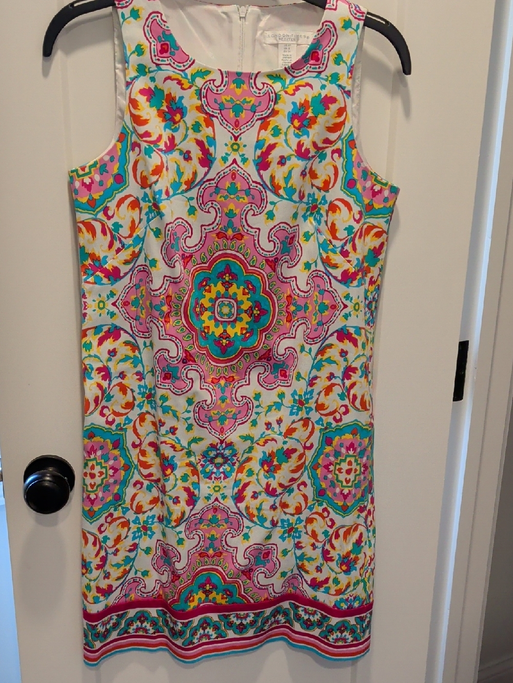 London Times Sleeveless White Multicolor Medallion Print Dress 4P